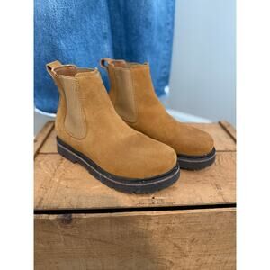 Birkenstock suede Chelsea boot. Size 38 in a light brown camel tan.